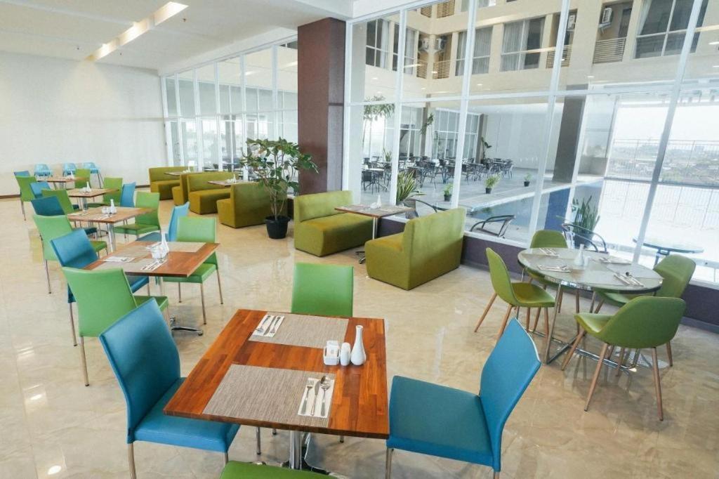My Tower Hotel Surabaya Eksteriør billede