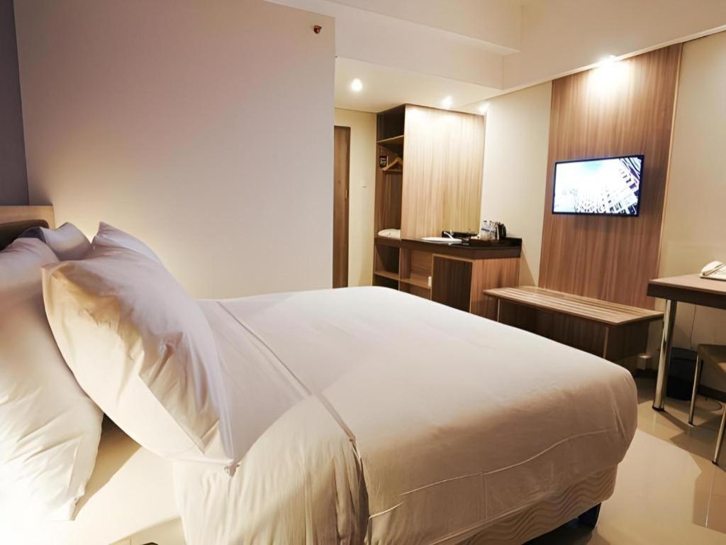 My Tower Hotel Surabaya Eksteriør billede