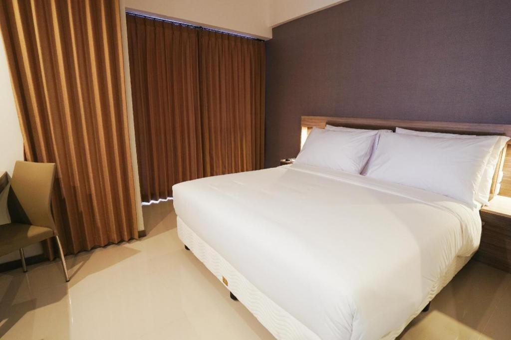 My Tower Hotel Surabaya Eksteriør billede