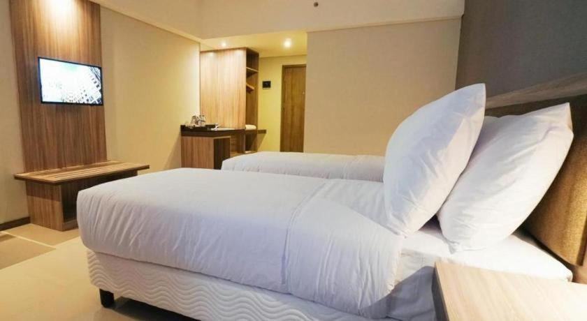 My Tower Hotel Surabaya Eksteriør billede