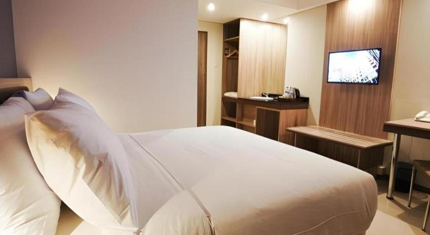 My Tower Hotel Surabaya Eksteriør billede